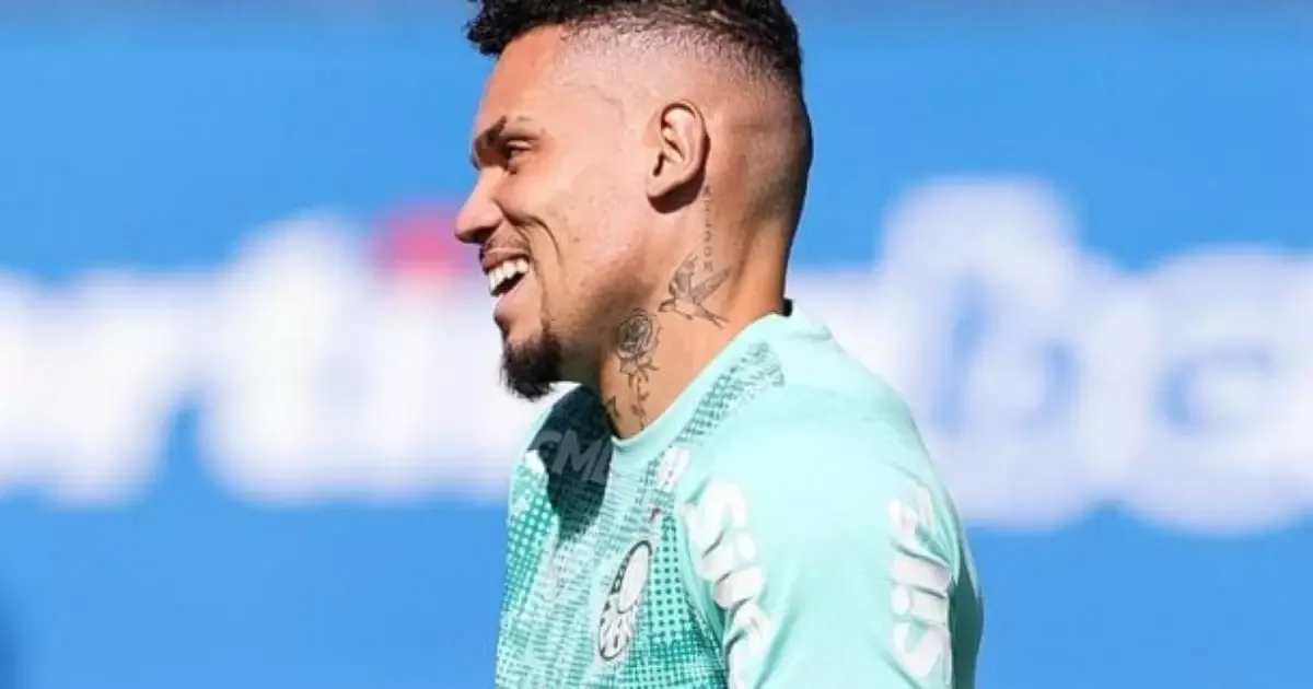 Paulinho pode retornar pelo Palmeiras na partida contra o Bahia