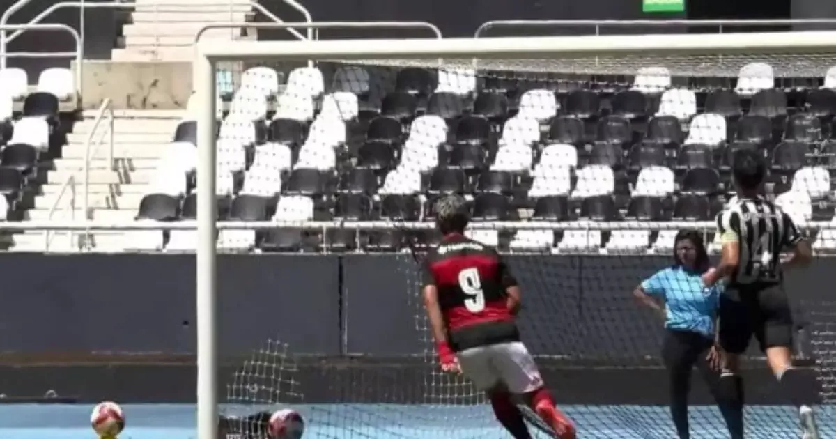 Flamengo supera Botafogo e mantém campanha perfeita no Sub-20