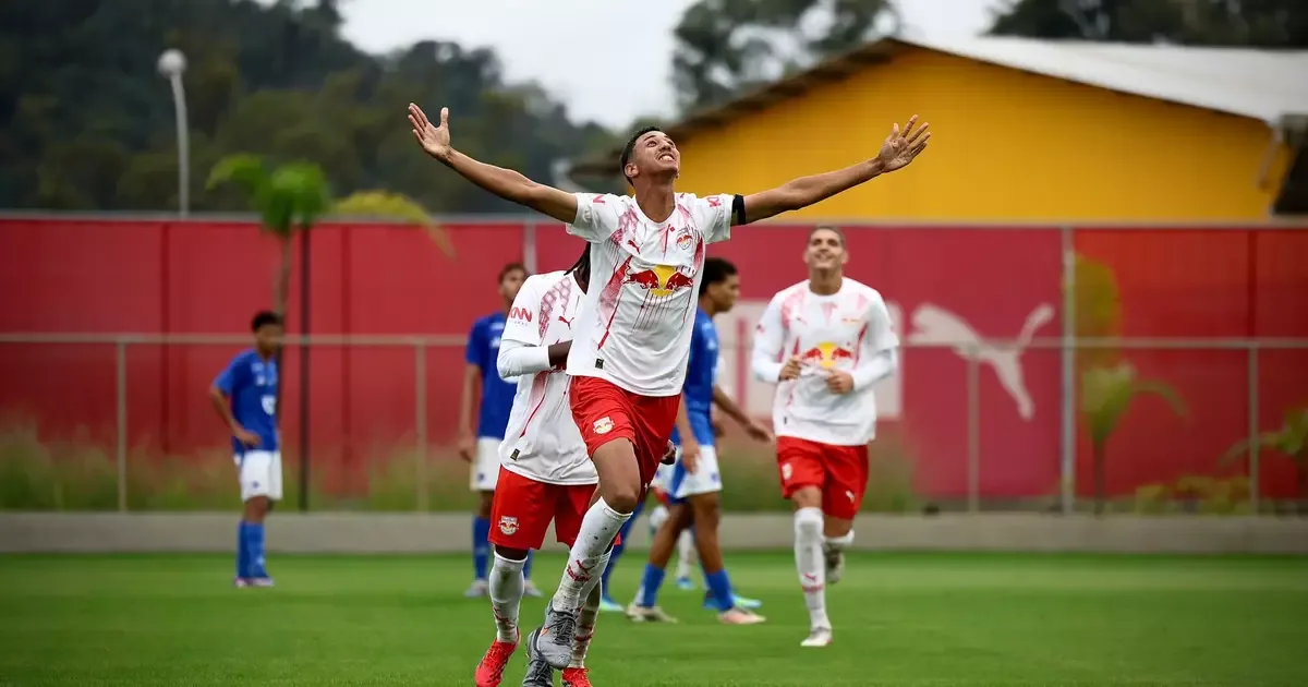 Bragantino goleia Cruzeiro e chega a 32 pontos no Brasileiro Sub-17