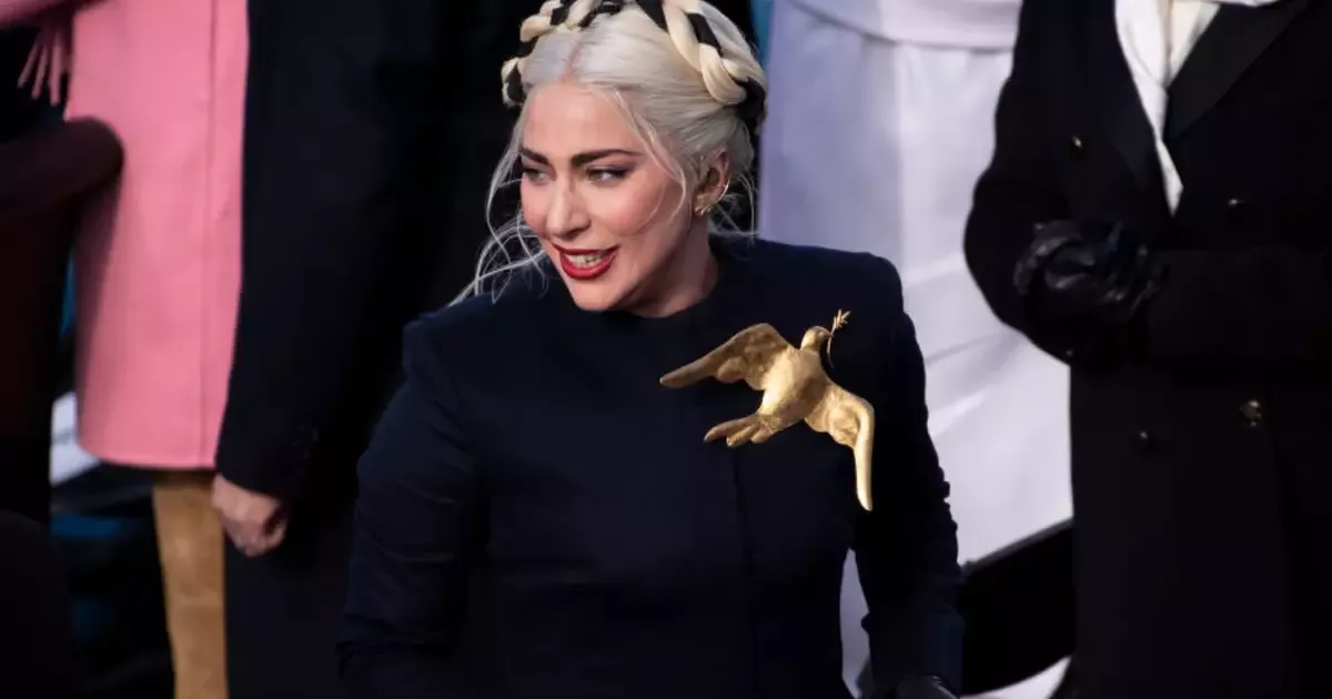 Lady Gaga inicia a maternidade sem abandonar a carreira artística