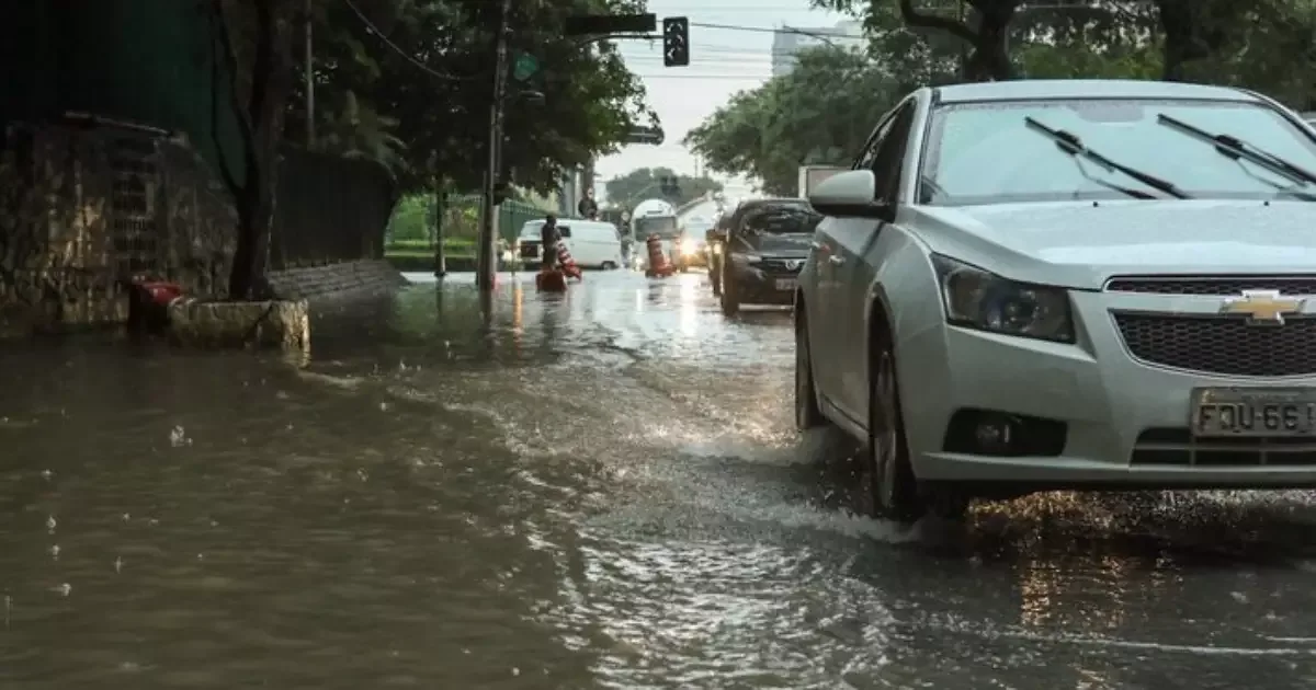 Alagamentos em São Paulo exigem atenção ao seguro e revisão do veículo