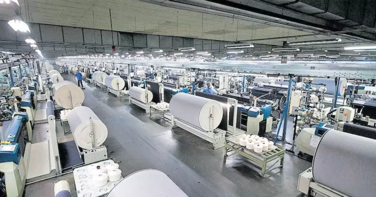 Estoques acima do planejado pressionam indústria e comércio com demanda mais fraca