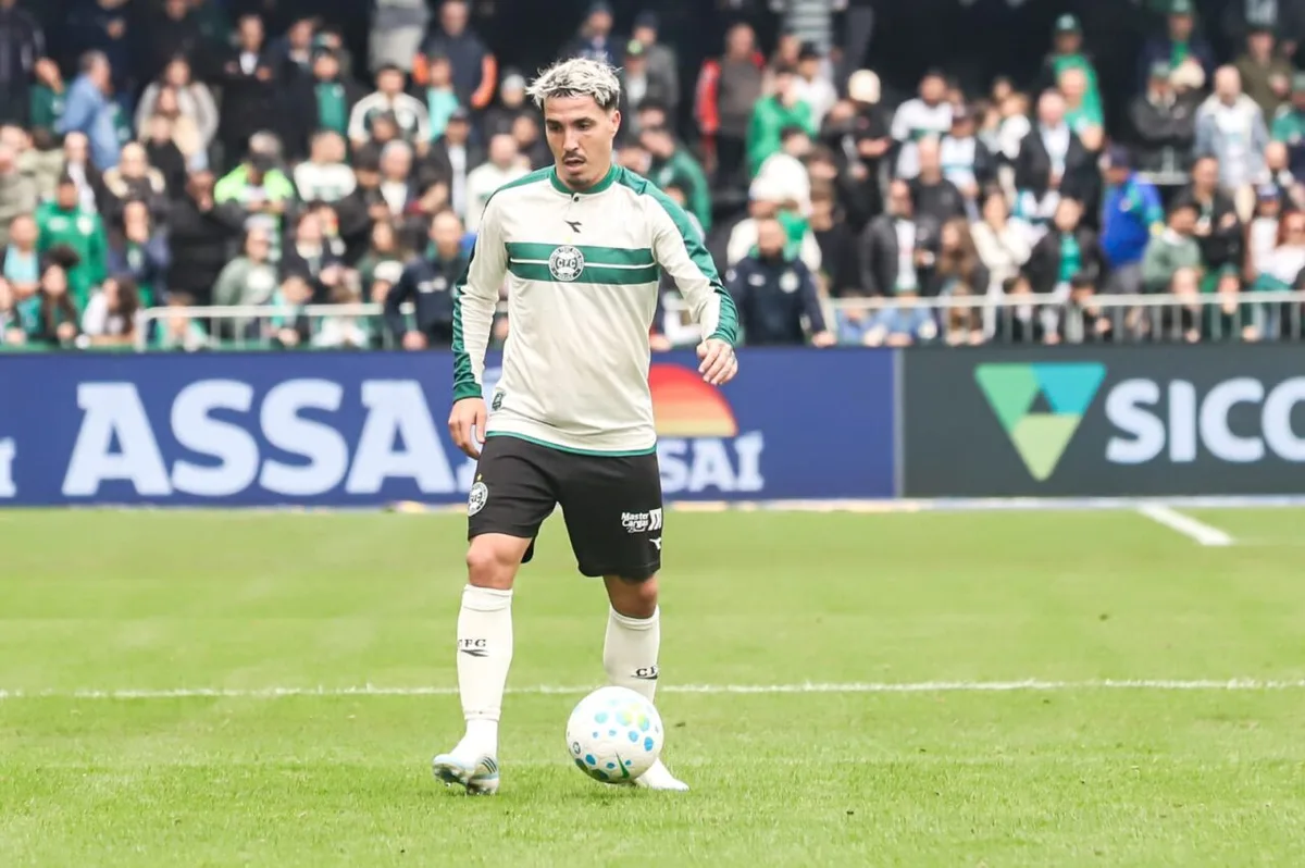 Coritiba tem dúvidas no elenco para o clássico contra o Athletico