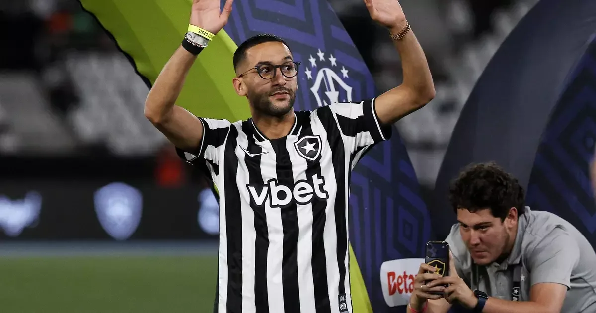 Hakim Ziyech é apresentado pelo Botafogo no Estádio Nilton Santos