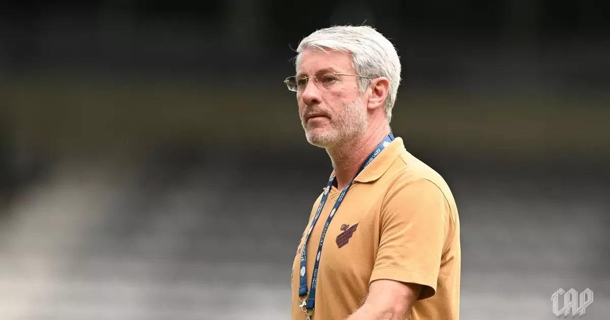 Odair Hellmann é suspenso pelo STJD e perde cinco jogos do Athletico