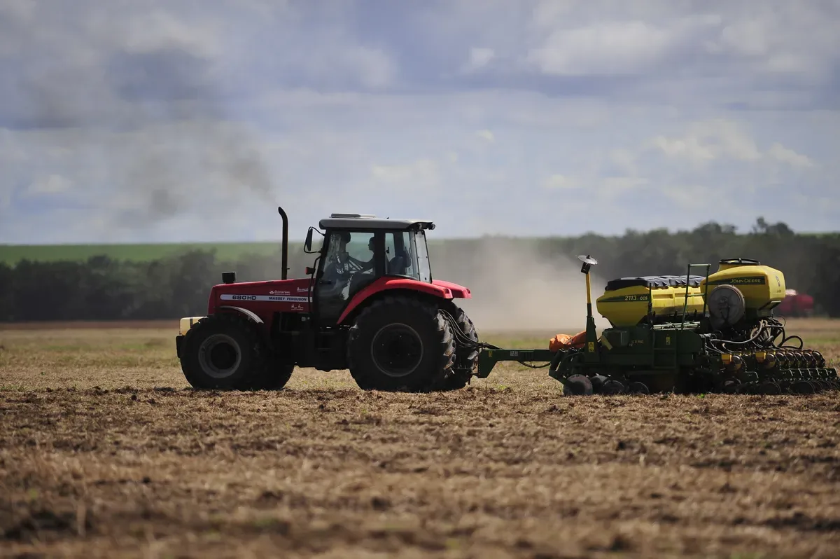 Setor de máquinas agrícolas registra queda nas vendas até agosto