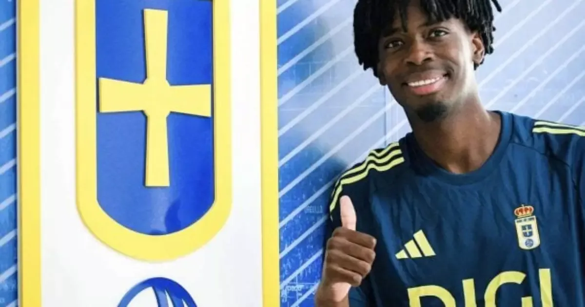 Ovie Ejaria usa o LinkedIn para buscar clube após saída do Real Oviedo
