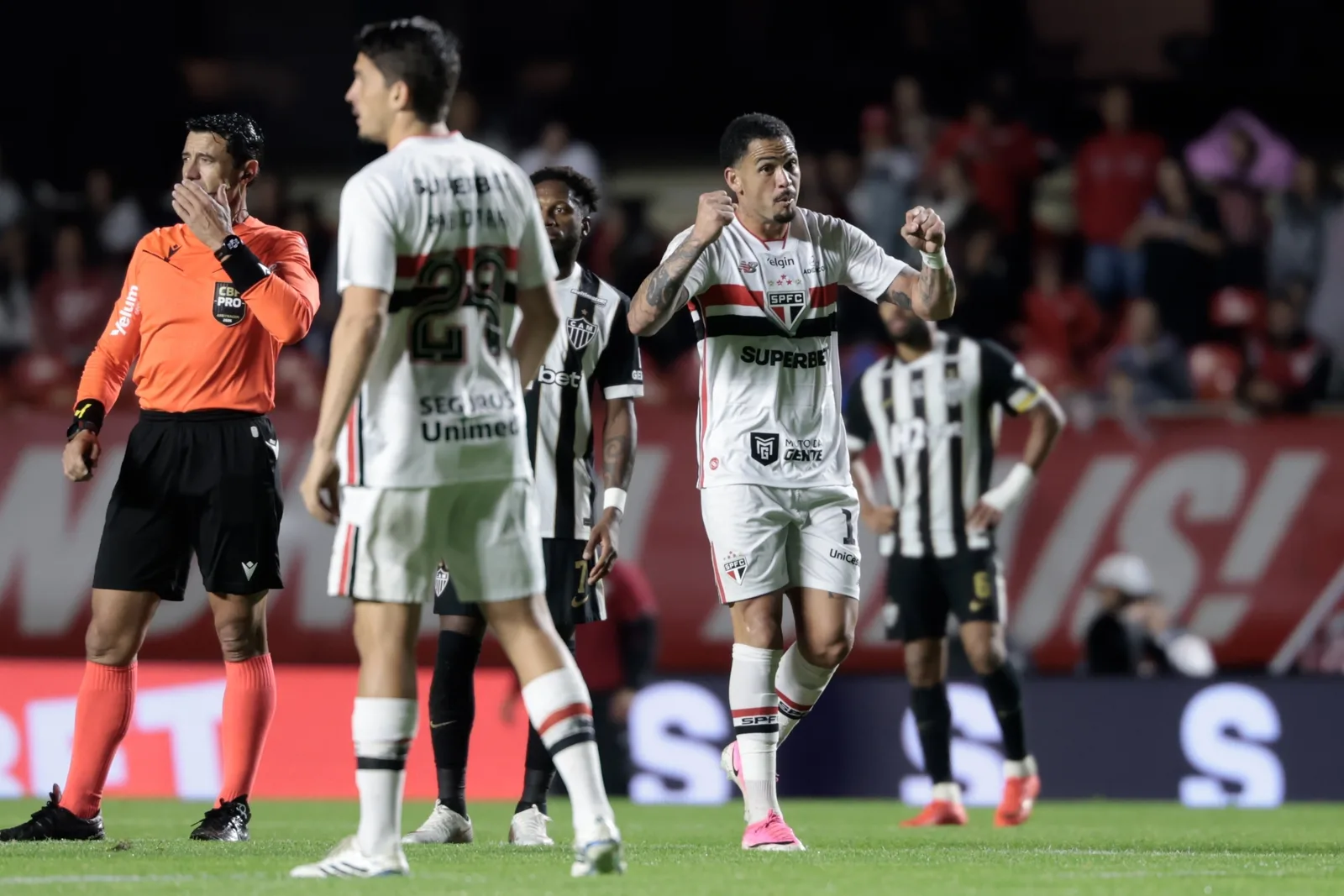 Renan Lodi vê sequência do Atlético-MG terminar, mas projeta novos desafios