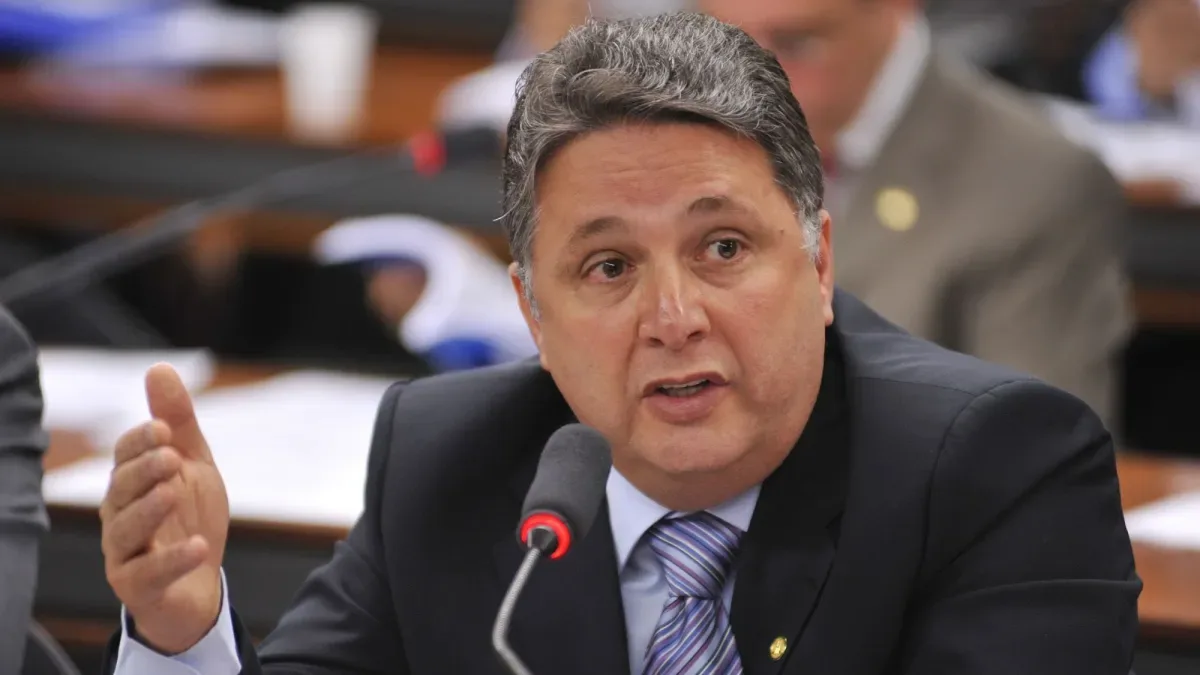 Garotinho diz que manterá campanha após decisão do TRE-RJ