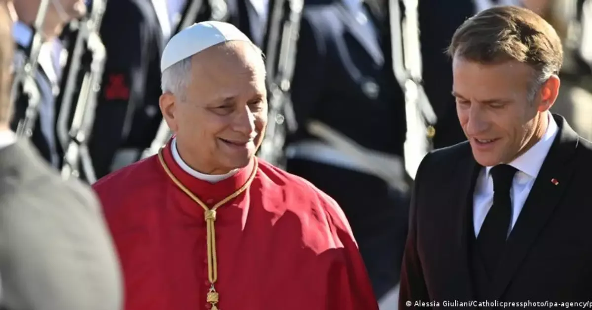 Leão 14 inicia visita à França com encontro com vítimas de abusos