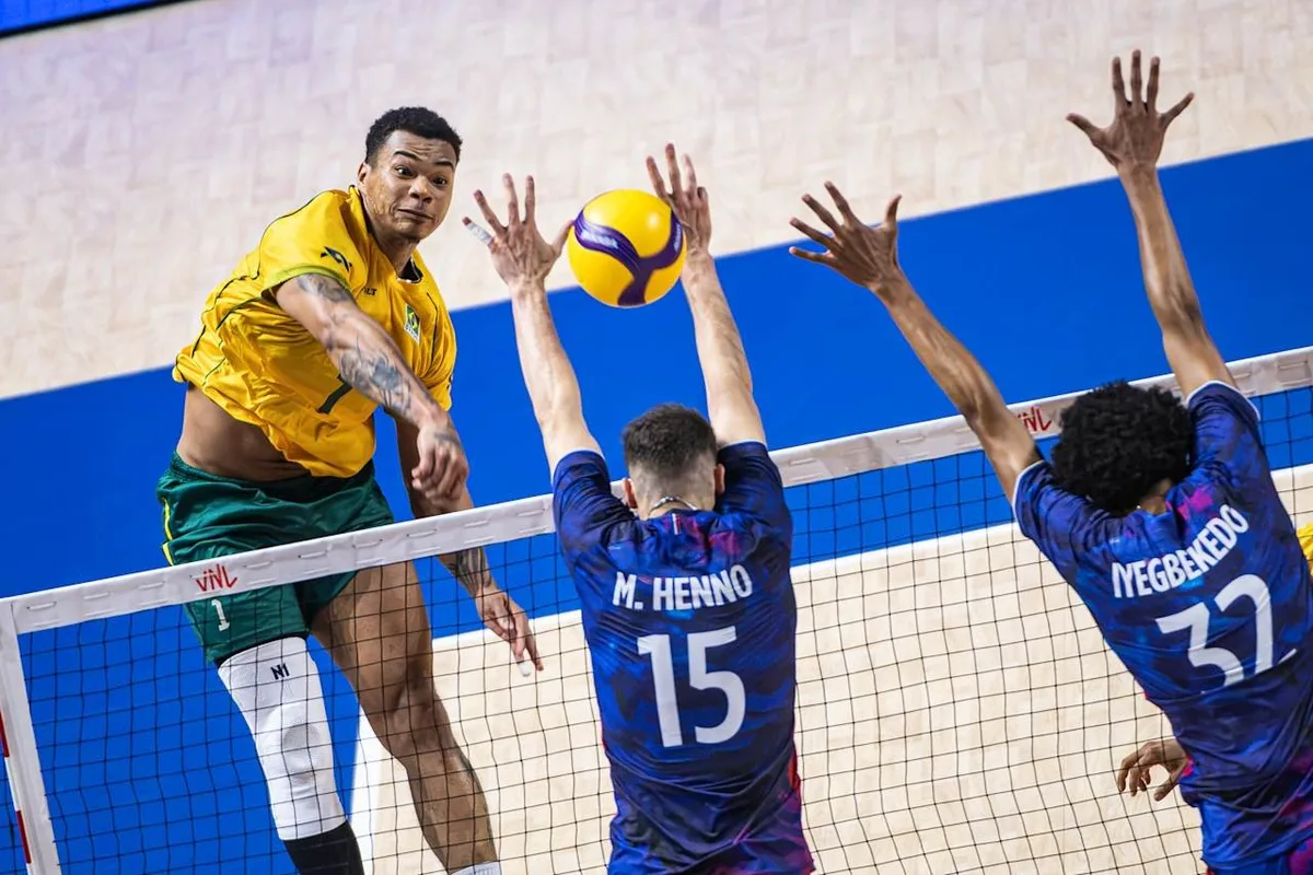 Seleção masculina fecha série de amistosos com derrota para a França