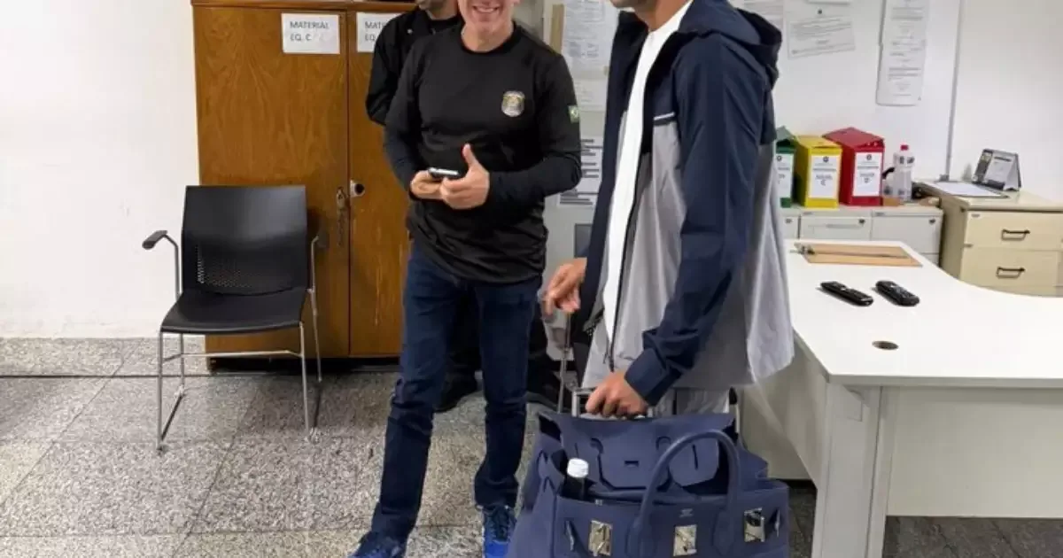 Hakim Ziyech desembarca no Rio e reforça o Botafogo