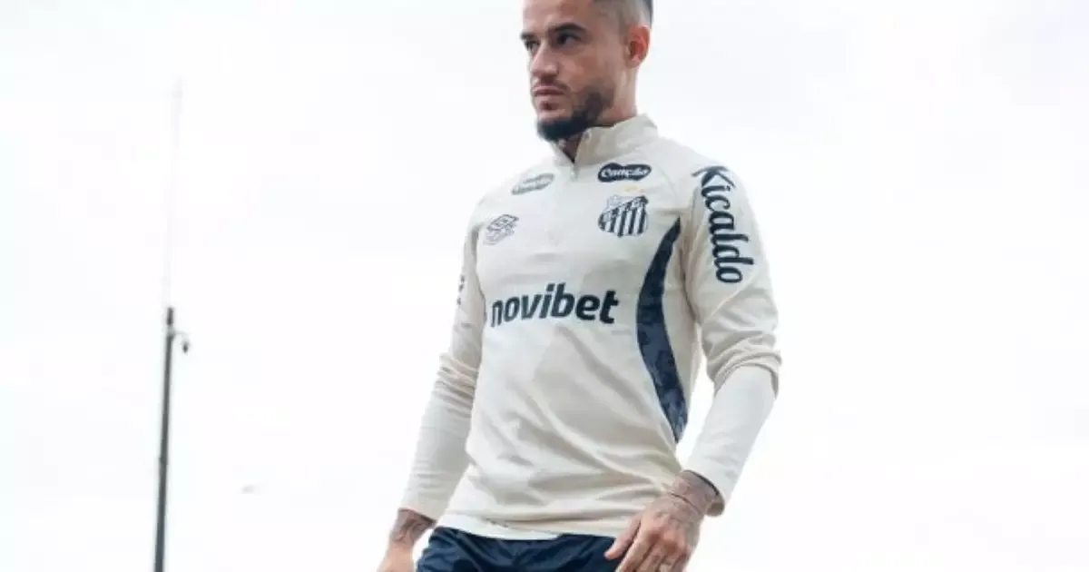 Coutinho treina com elenco do Santos e se aproxima de retorno