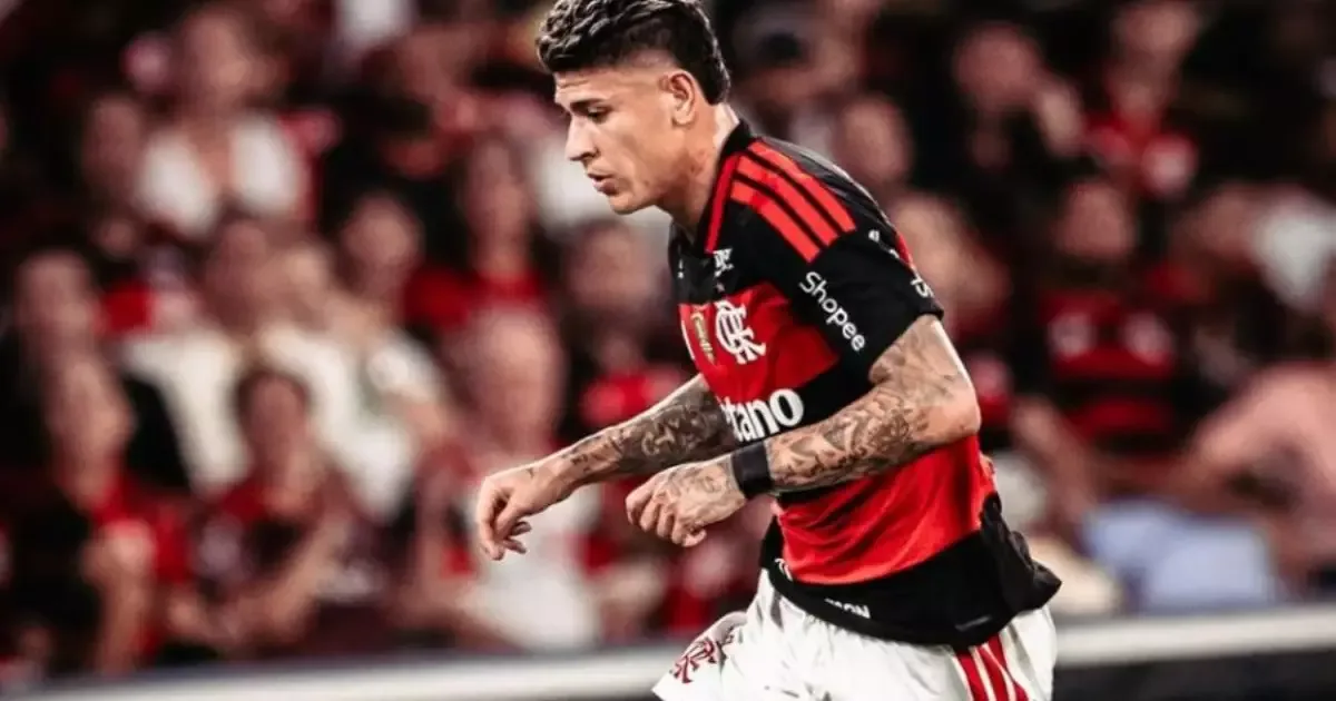 Carrascal aproveita pausa do Flamengo e aparece com cabelo trançado