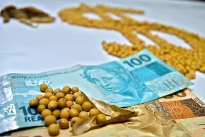 Soja tem leve alta nos portos, e produtores reduzem ritmo de vendas