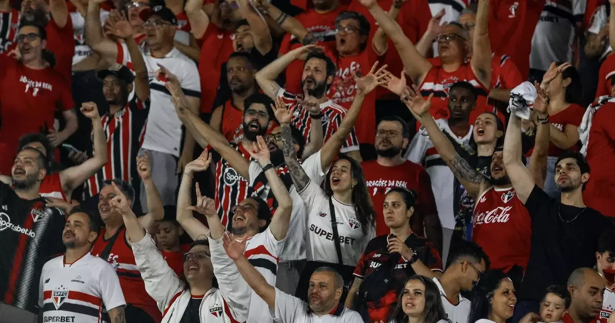 Final entre São Paulo e Corinthians bate recorde de público no futebol feminino