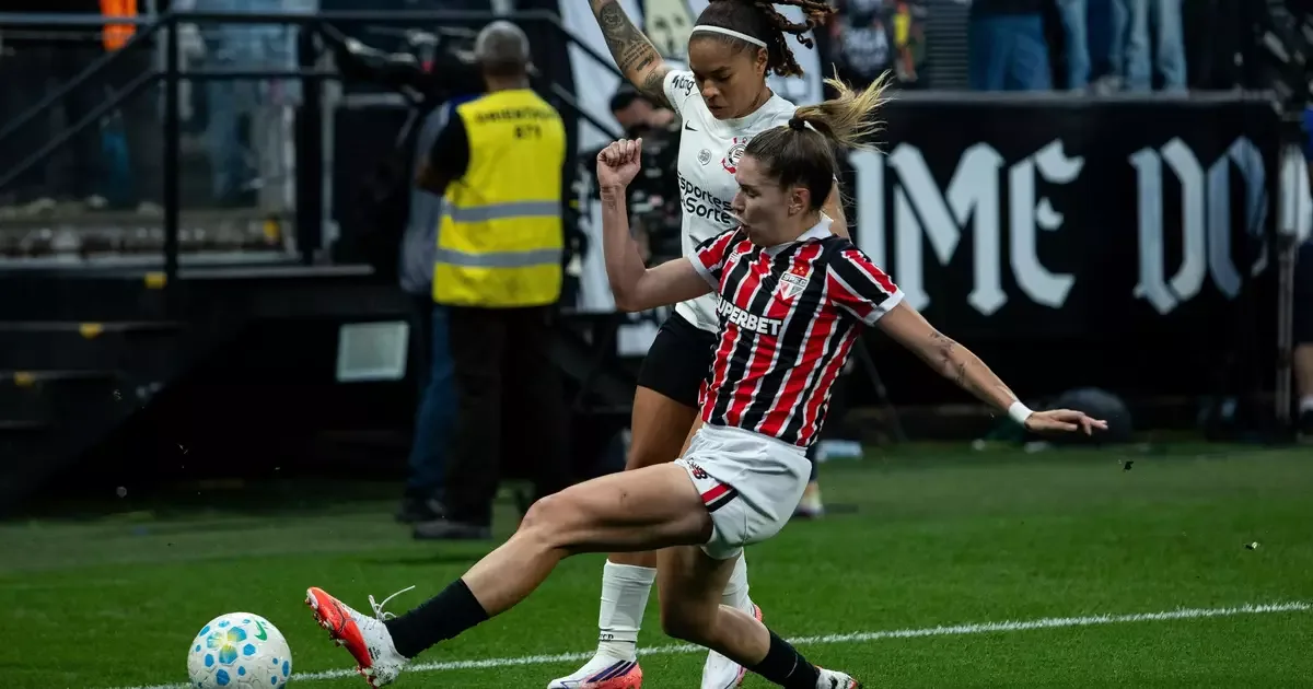 São Paulo vence Corinthians de virada e joga pelo empate na final do Brasileiro feminino