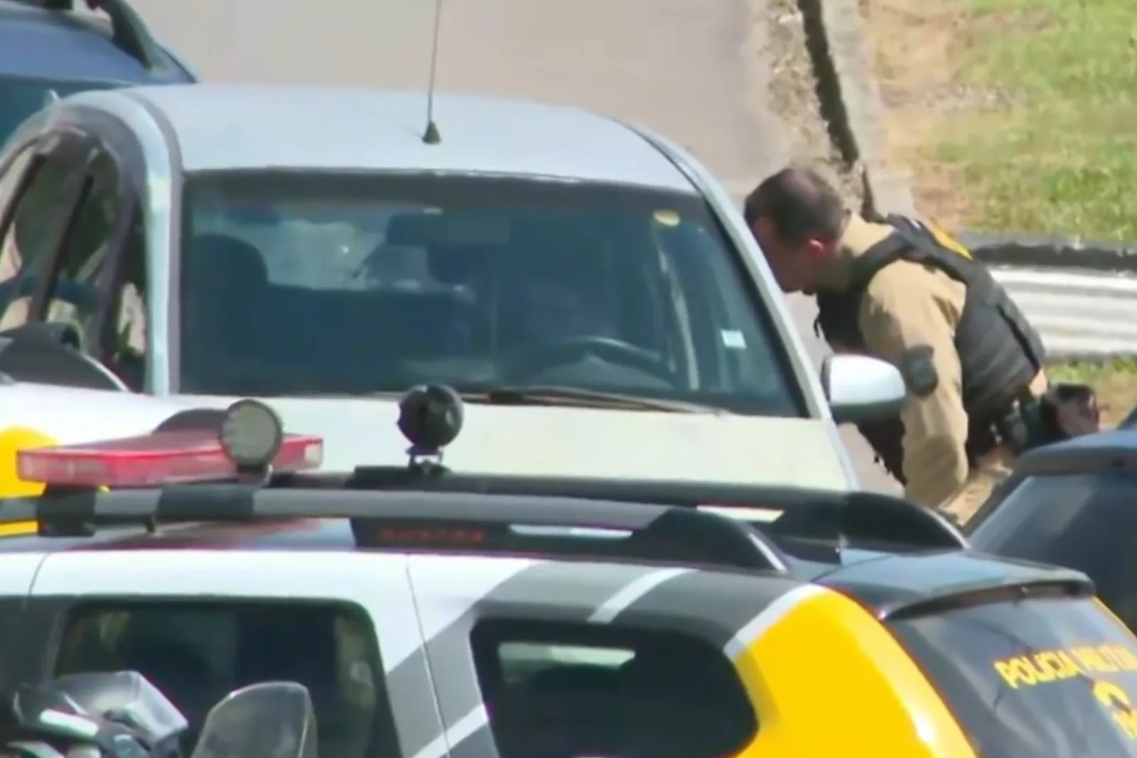 Pai é preso após negociação para retirar filho de dois anos de carro em Fazenda Rio Grande