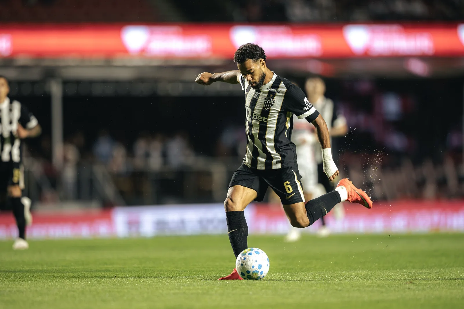 Gabriel Delfim lidera avaliações do Atlético-MG após derrota no Morumbis
