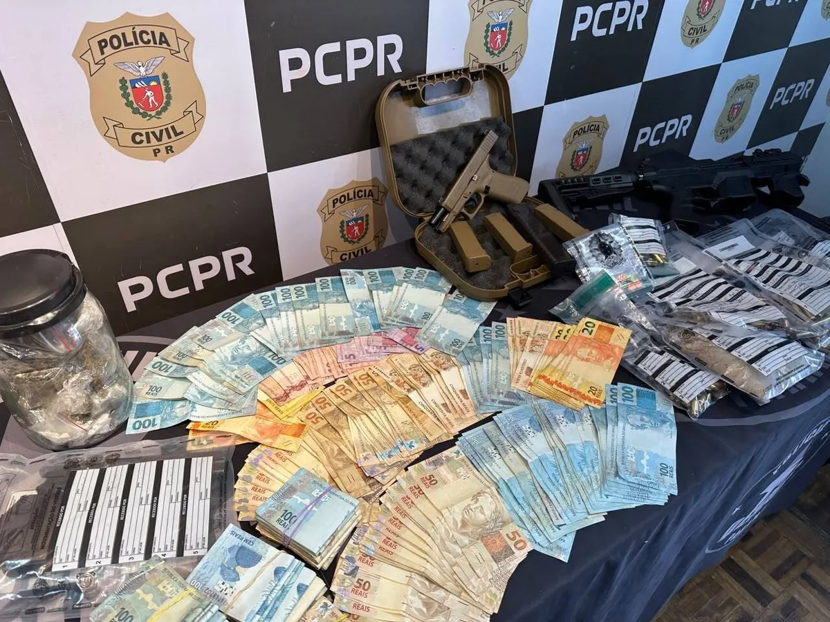 Operação prende 12 suspeitos de tráfico e apreende armas no Paraná e em SC