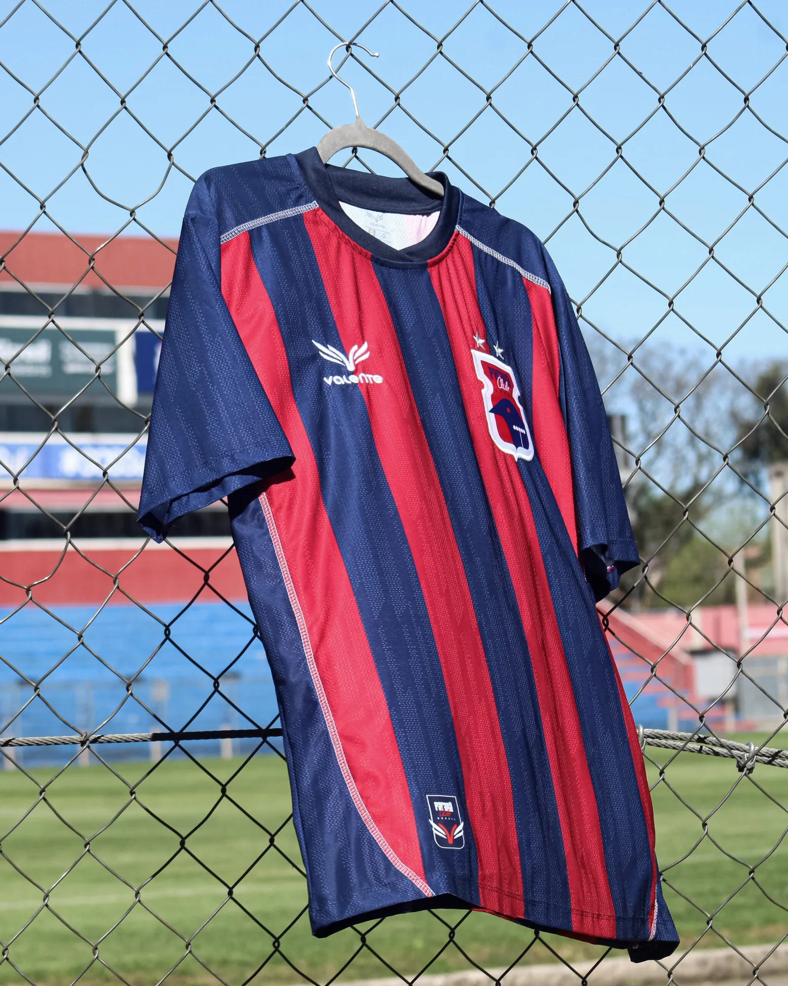 Terceiro uniforme do Paraná Clube homenageia vítima de violência contra a mulher