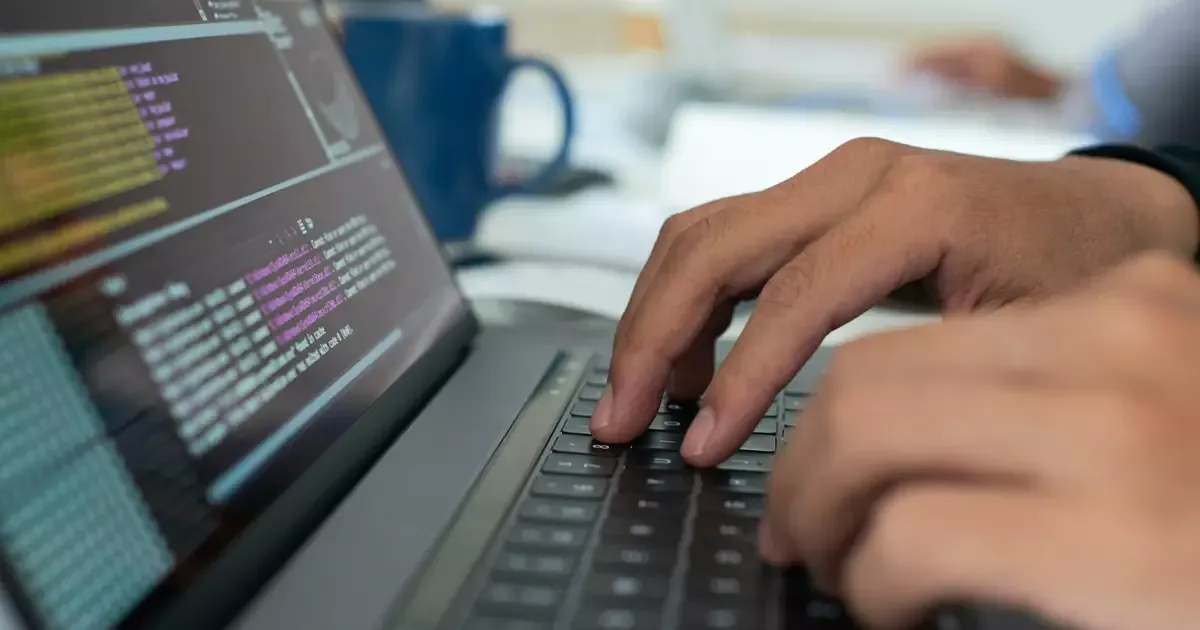 Inteligência artificial amplia papel estratégico dos programadores, diz executivo