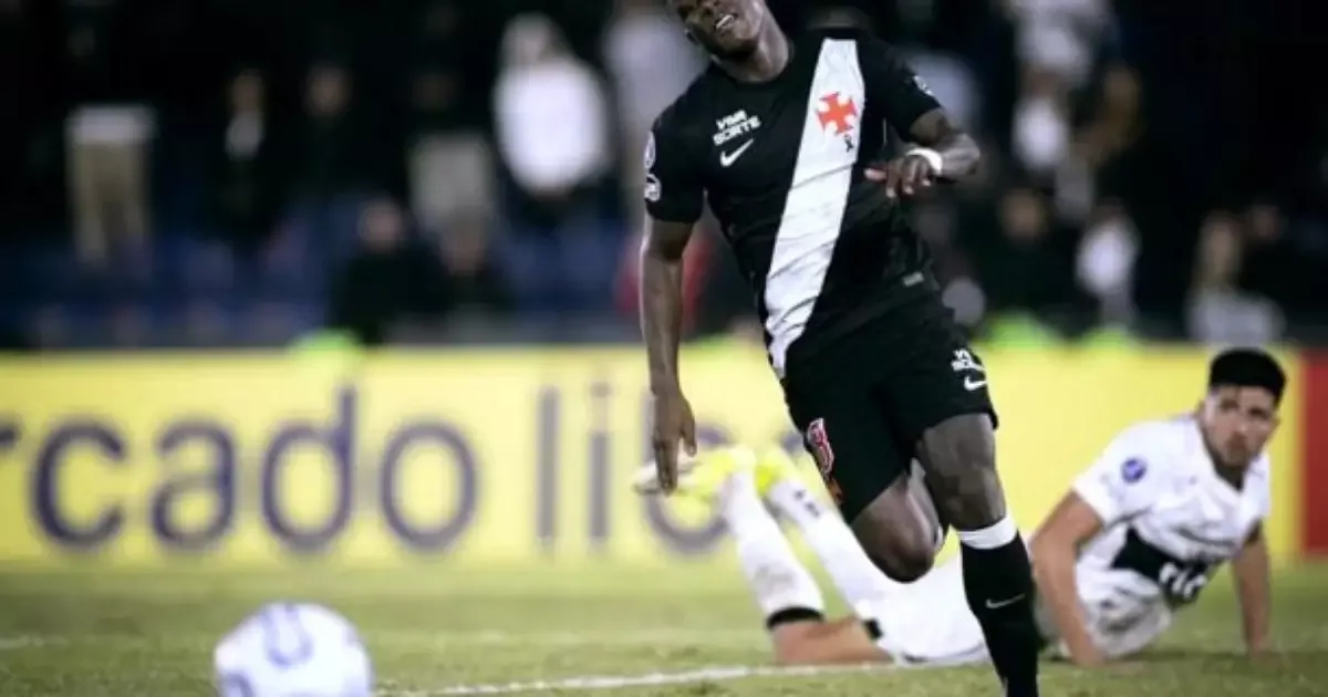Suspensão de Andrés Gómez abre disputa por vaga no Vasco