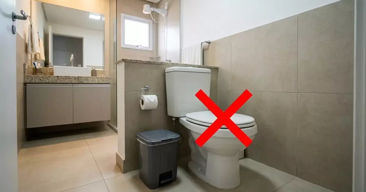 Descarte de papel higiênico no vaso pode provocar entupimentos e refluxo