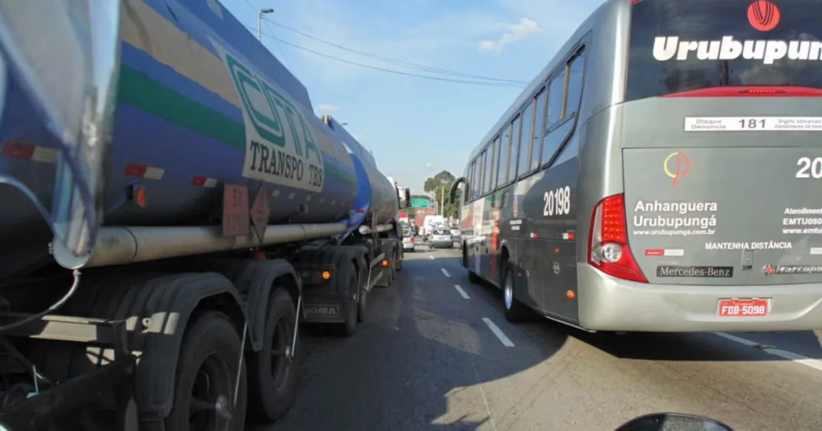 Subvenção de R$ 2,12 ao diesel é prorrogada por 30 dias