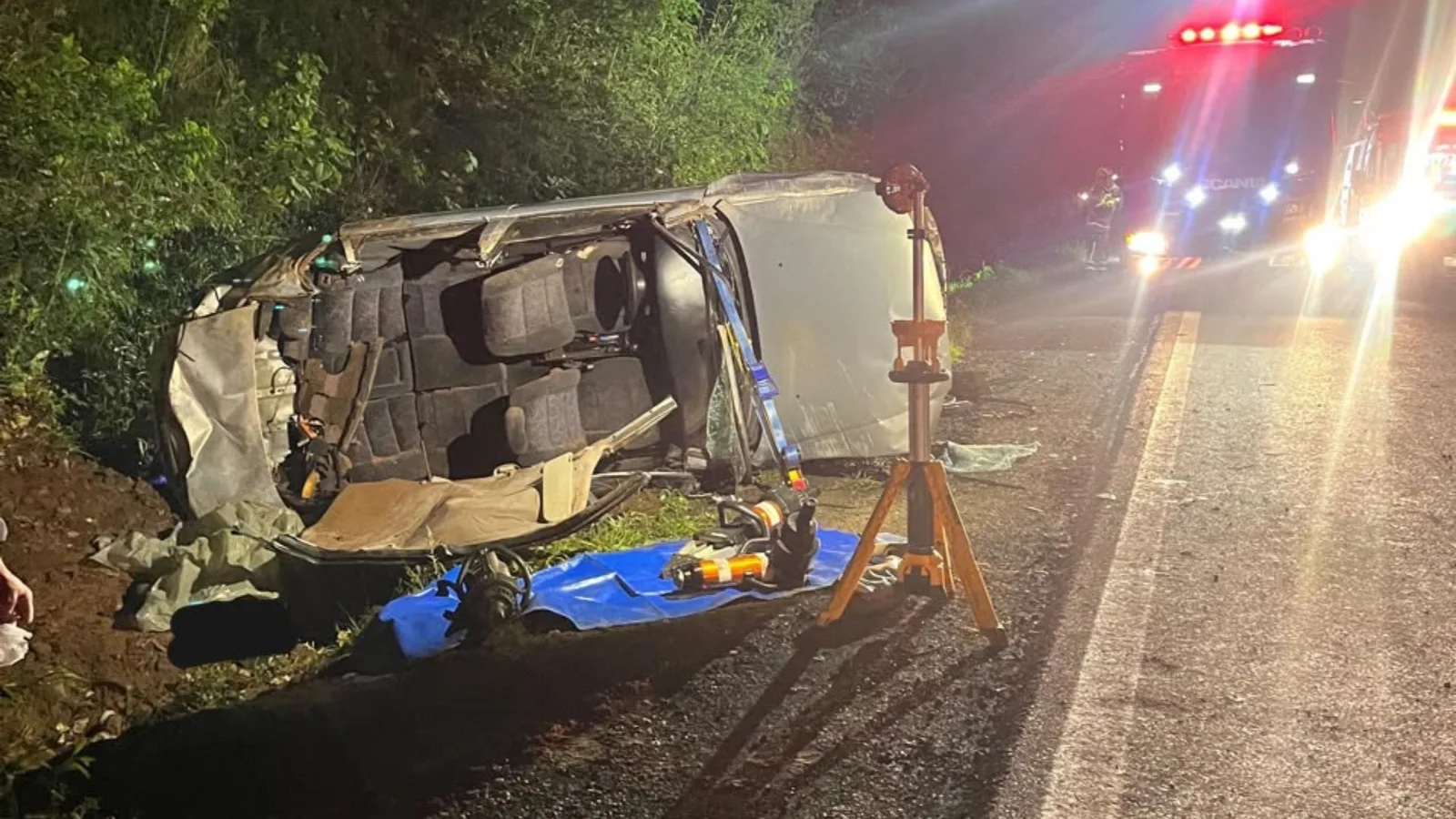 Perícia é realizada após acidente com seis ocupantes na RS-452, em Feliz