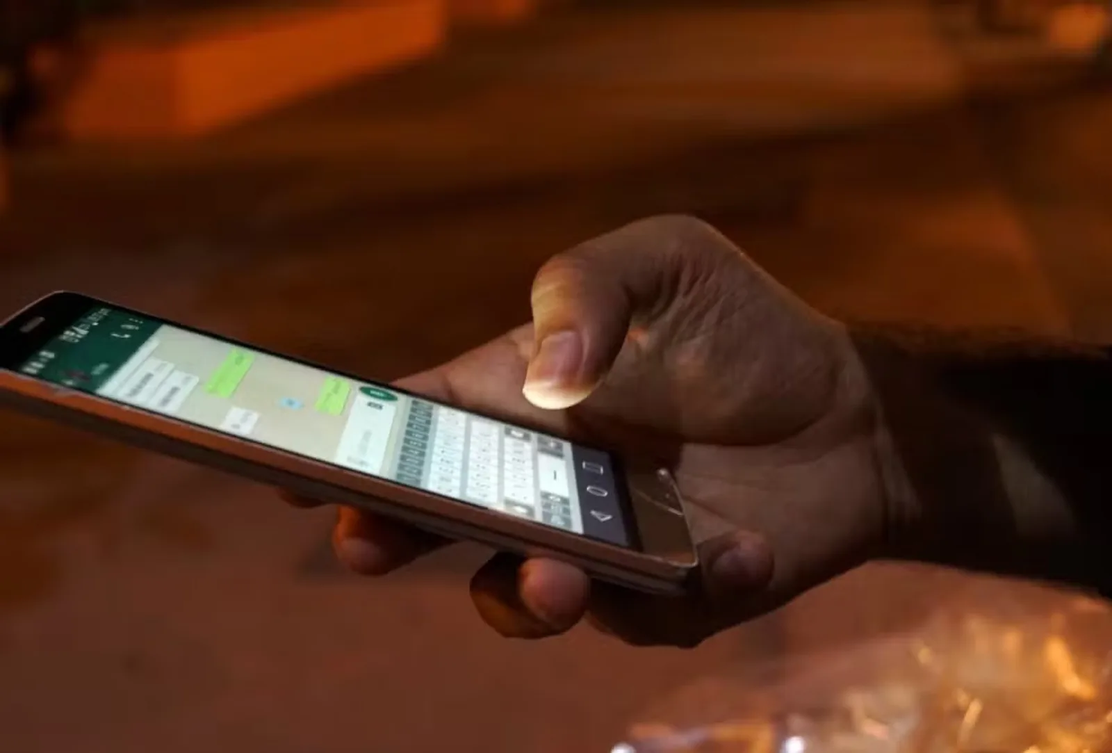 Golpe falsifica número de parentes, bancos e órgãos públicos na tela do celular