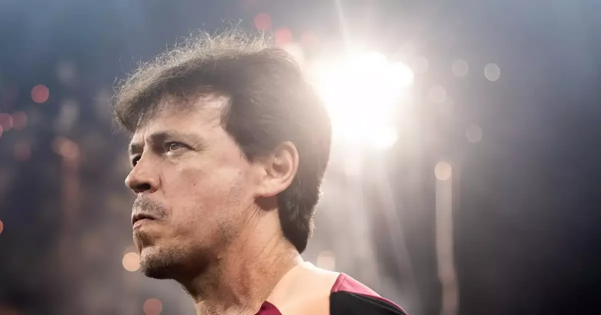 Diniz apoia Memphis após pênalti perdido na queda do Corinthians