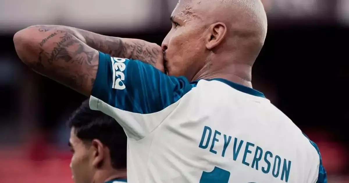 LDU deve deixar Deyverson no banco contra o Palmeiras pela Libertadores