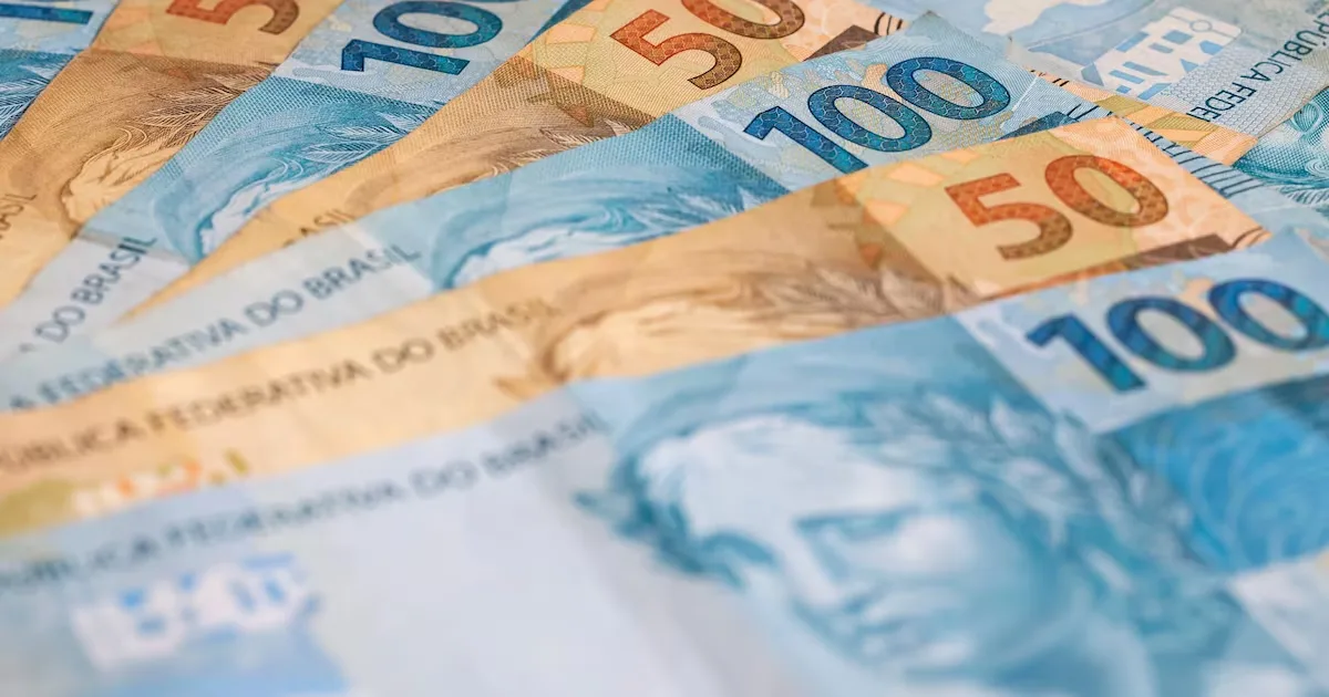Dívida das famílias cresce e amplia pressão sobre a política monetária