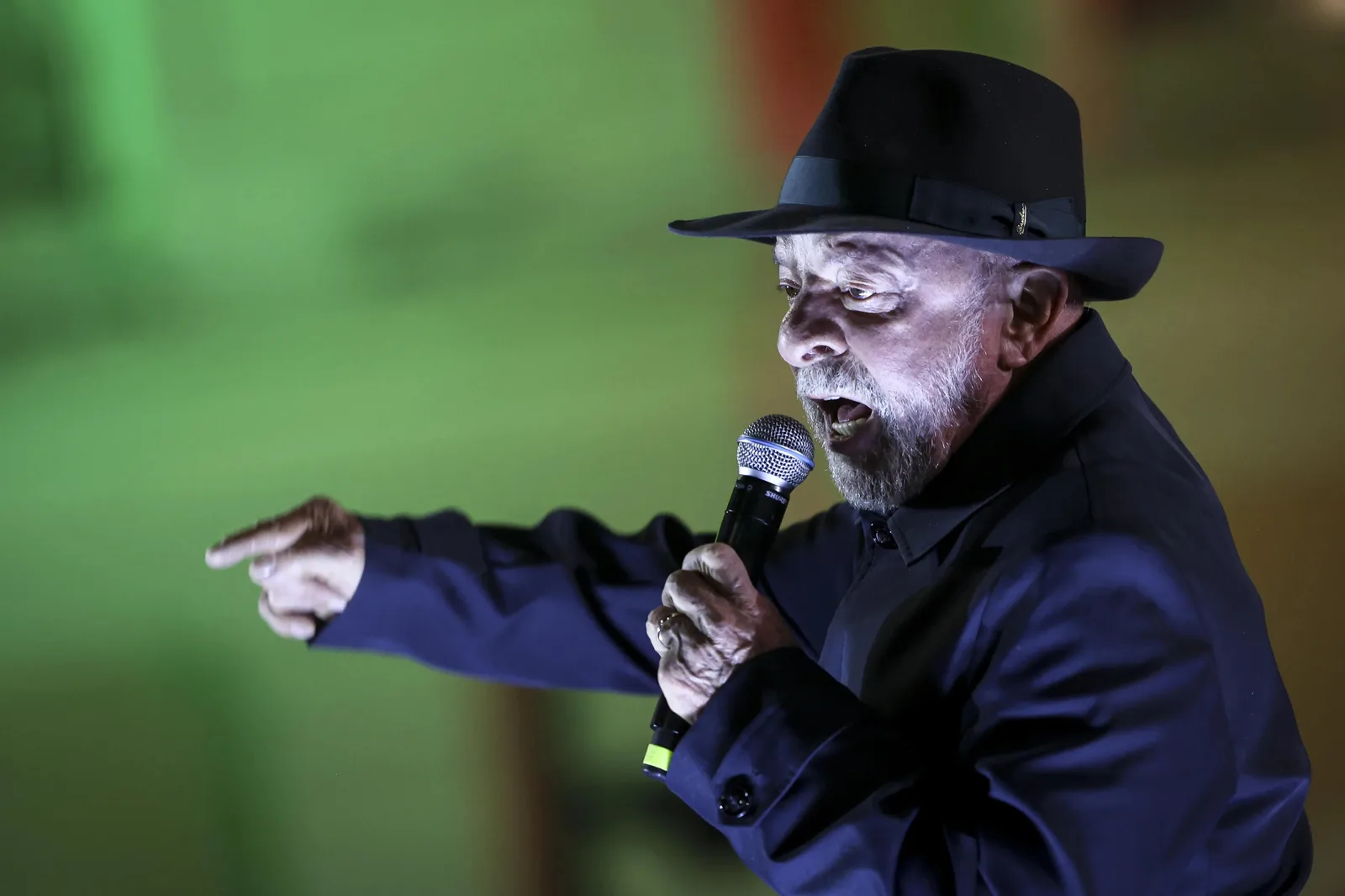 Lula associa Vorcaro ao governo Bolsonaro durante comício em Porto Alegre