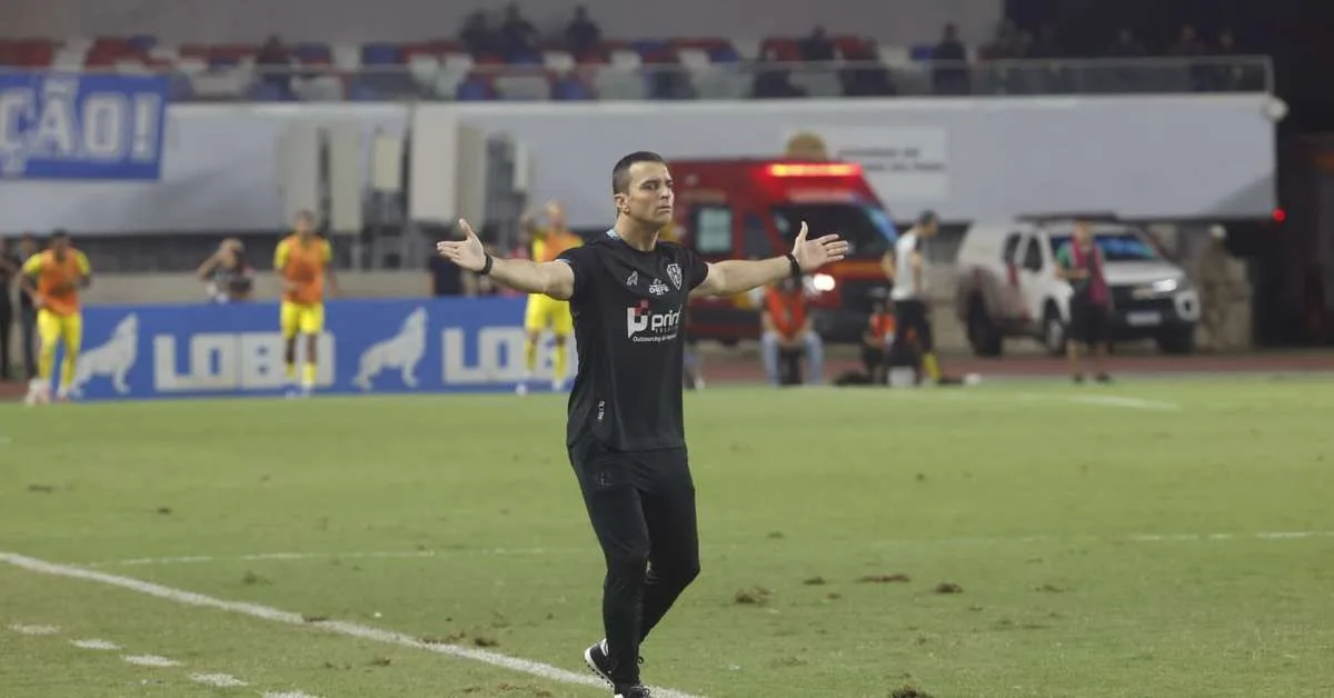 Junior Rocha aponta falta de sincronia em derrota do Paysandu para o Brusque