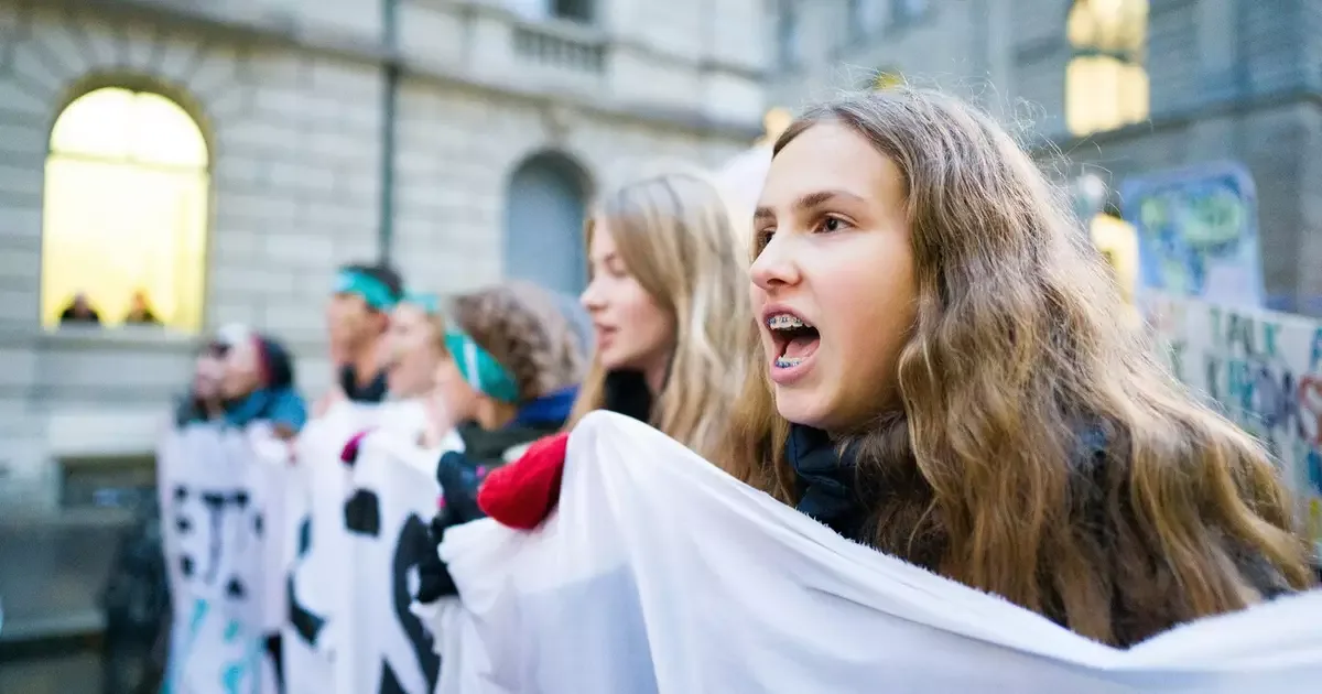 Jovens da Geração Z relatam ansiedade e resistência ao avanço da IA