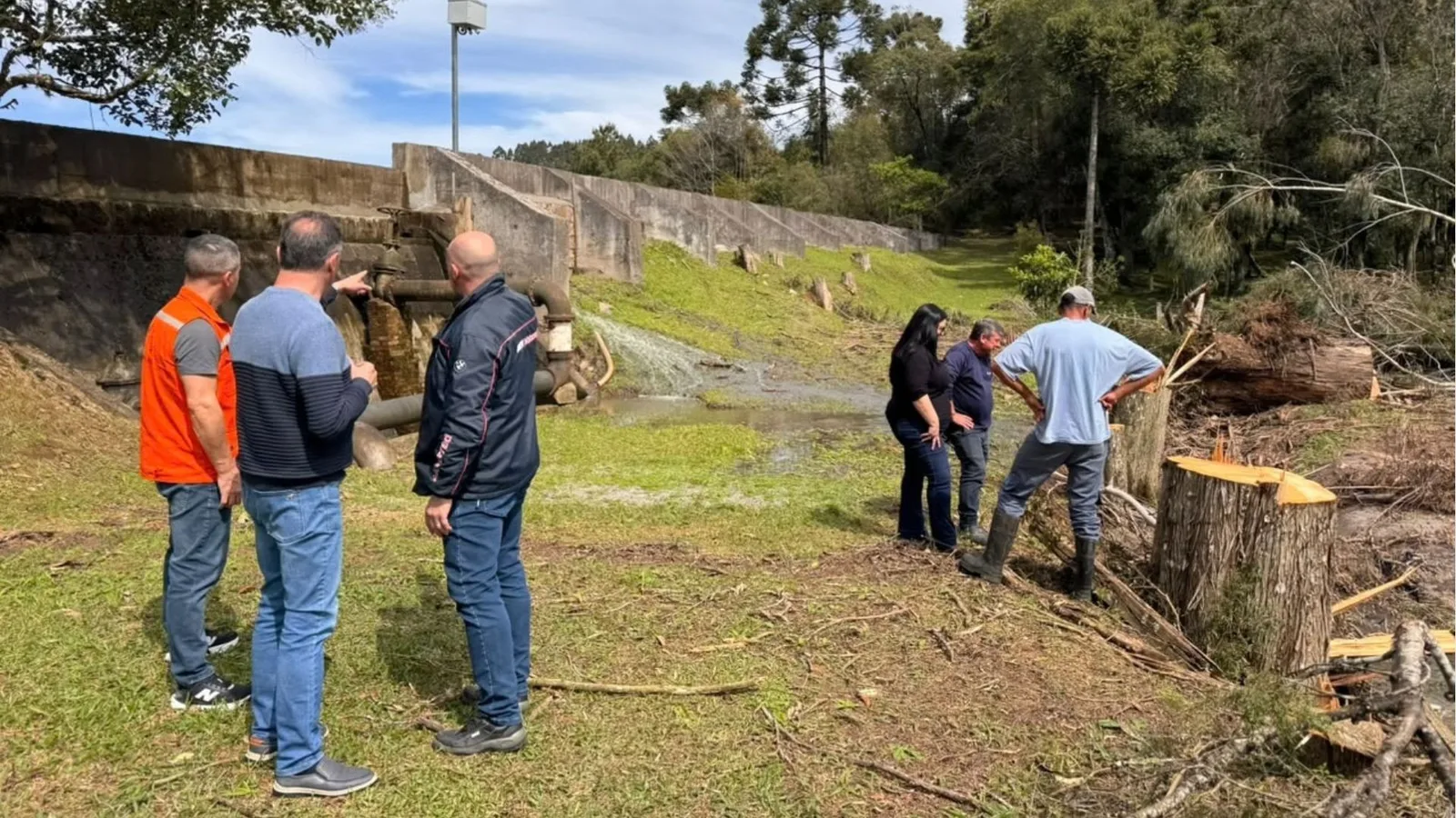 Alerta de colapso leva à retirada preventiva de moradores de barragem no RS