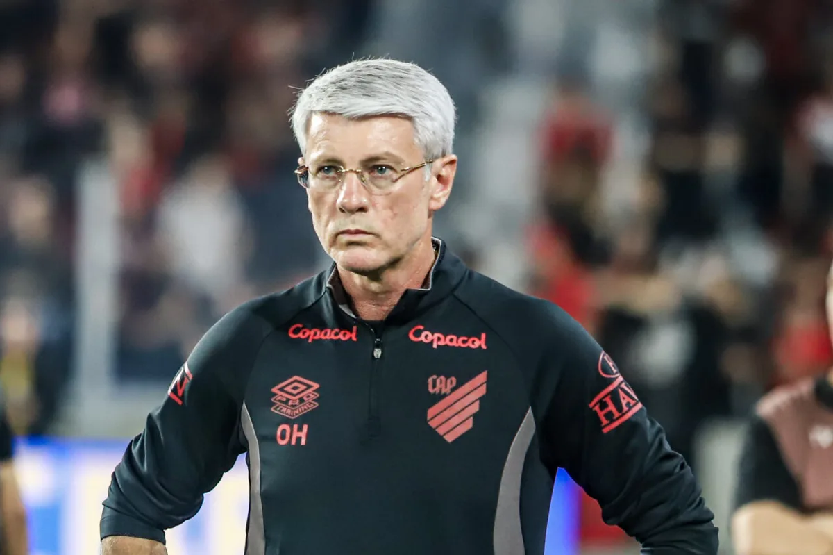 Odair Hellmann cobra reação defensiva do Athletico após derrota para o Cruzeiro