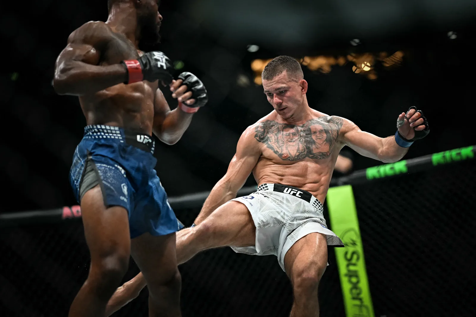 Parnasse nocauteia Hooker na estreia, e UFC Paris tem resultados distintos para brasileiros
