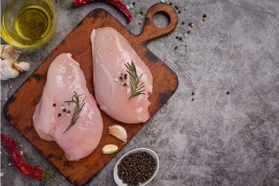 Frango ganha vantagem sobre a carne suína no mercado brasileiro em setembro