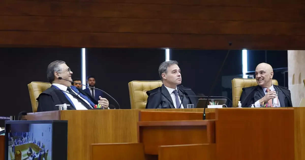 Regra de antiguidade posiciona Mendonça entre Dino e Moraes no STF
