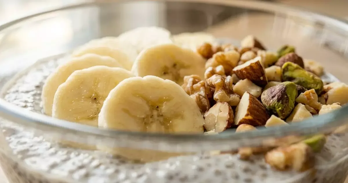 Pudim de chia com frutas reúne fibras e preparo rápido para o café da manhã