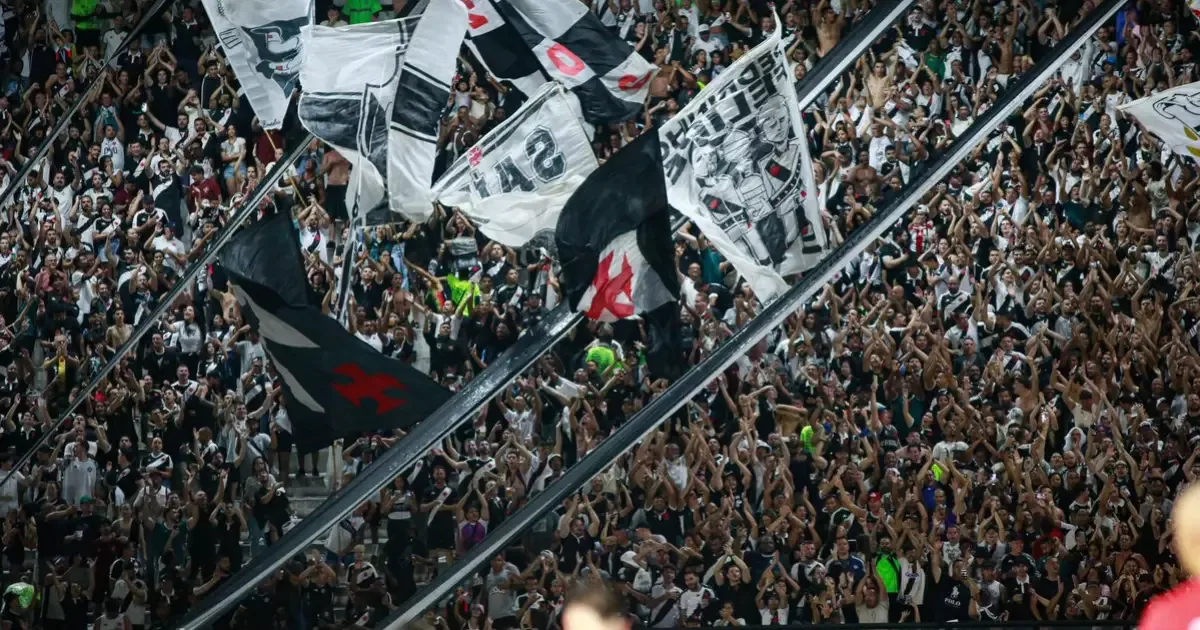 Vascaínos protestam contra gestão do Maracanã após veto a jogo da Copa do Brasil