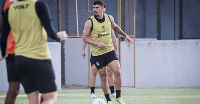 Mayk volta a treinar com o elenco do Remo antes de jogo contra o Flamengo