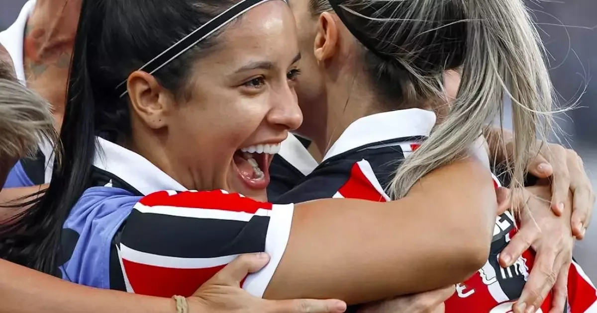 São Paulo vira sobre o Corinthians e abre vantagem na final feminina