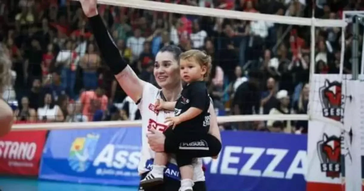 Claudinha retorna ao vôlei e concilia rotina de atleta com a maternidade