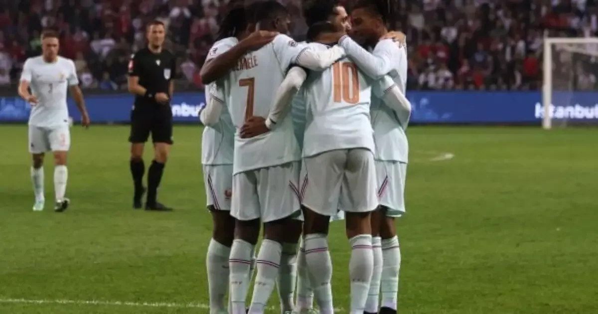 França estreia Zidane com vitória sobre a Turquia, mas Mbappé deixa jogo com dores
