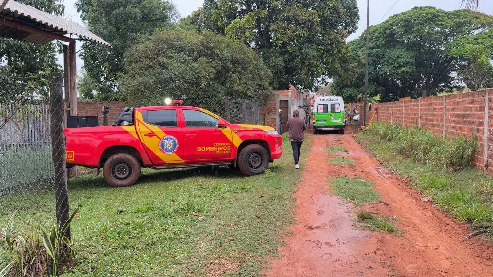 Menino não resiste após ser retirado de escavação para açude no Paraná