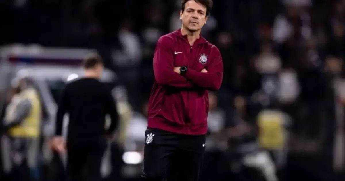 Diniz defende Memphis após pênalti perdido e eliminação do Corinthians